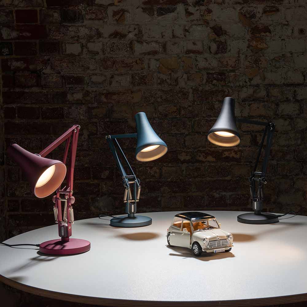 90-mini-mini-desk-lamp-berry-red_4924.LS.SQ.W.S1.UK.2