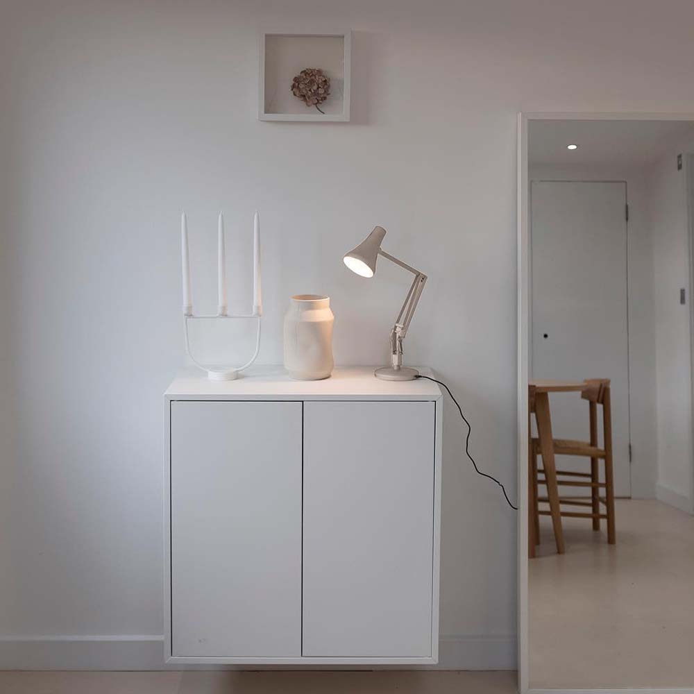 90-mini-mini-desk-lamp-biscuit-beige_4924.LS.SQ.W.S1.UK.3