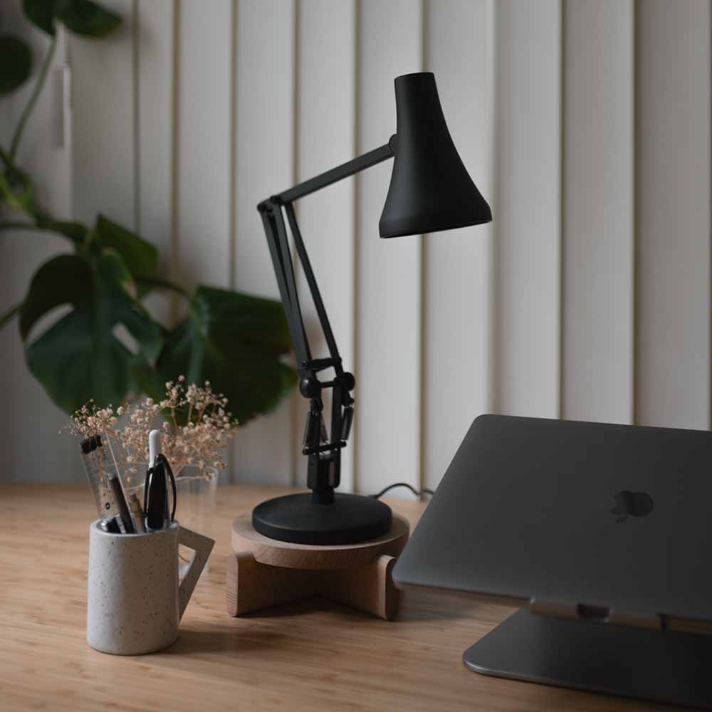 90-mini-mini-desk-lamp-carbon-black_4924.LS.SQ.W.S1.UK.8