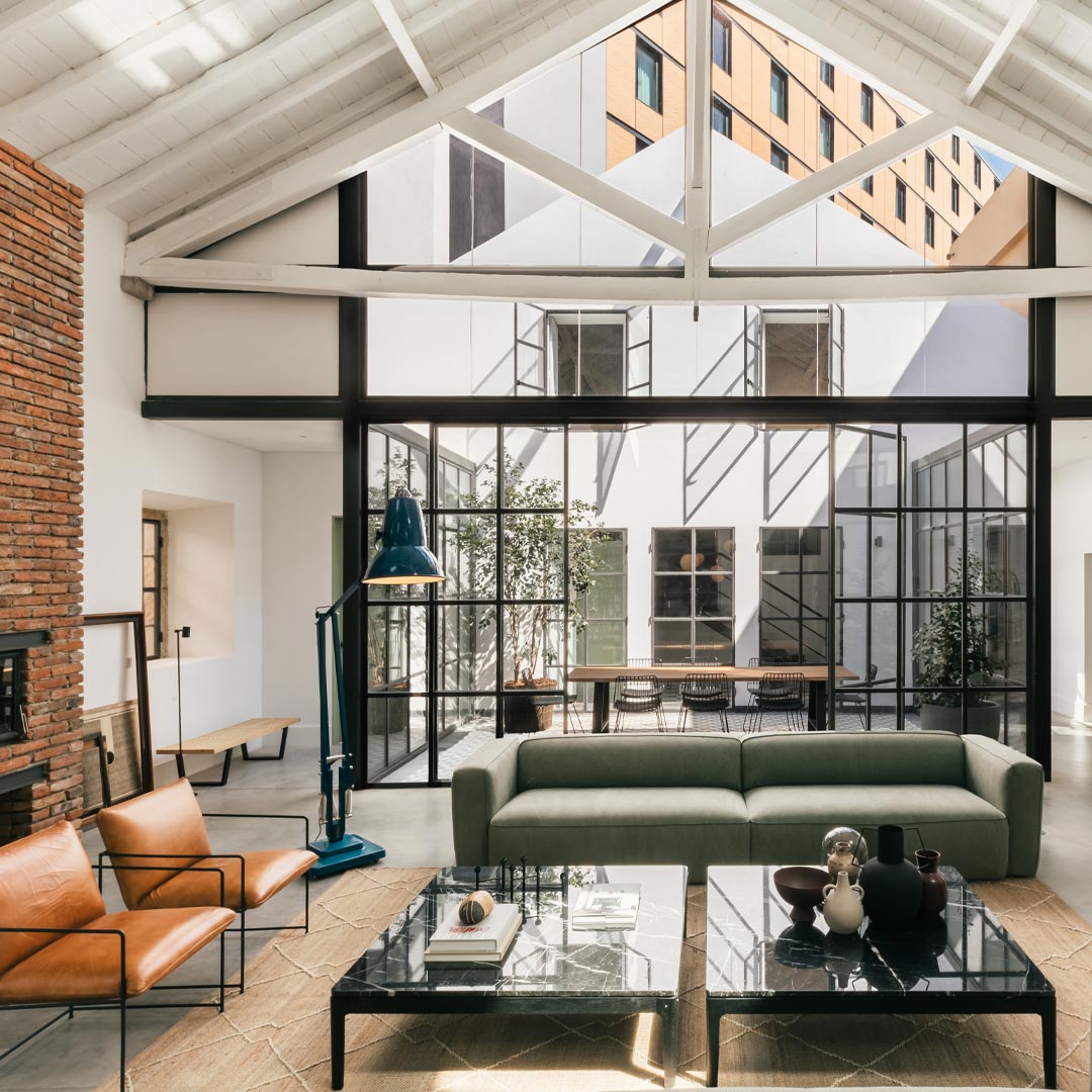 Anglepoise-Original-1227-Giant-Floor-lamp-Marine-Blue_Credit-picture-KINDA-Home