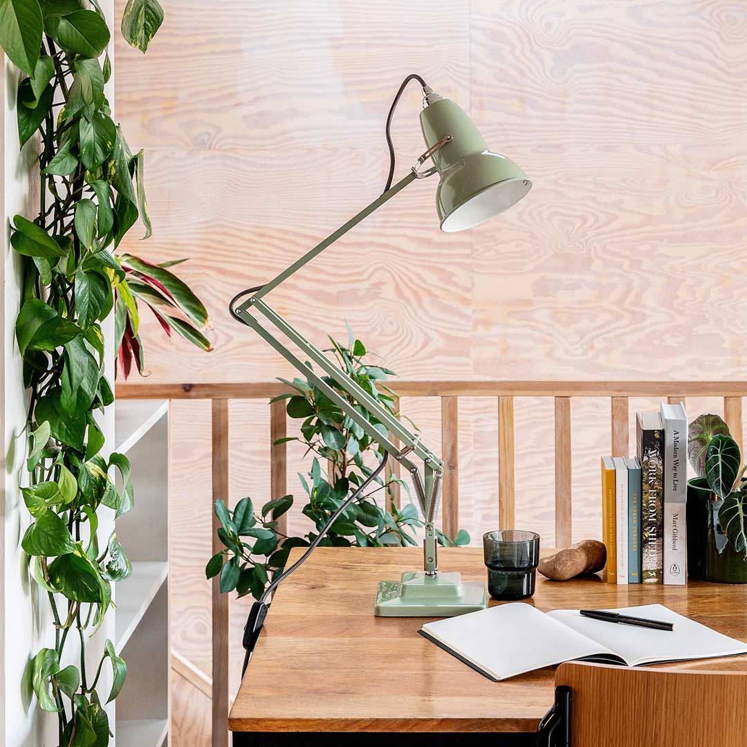 Anglepoise-Sage-Green_EU_desk
