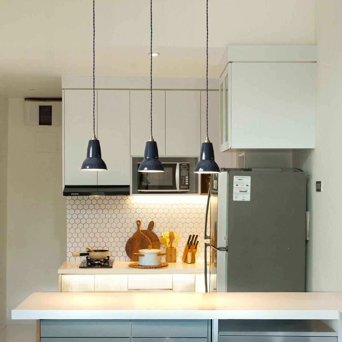 original-1227-brass-pendant-light-ink-blue_2525.LS.SQ.W.S3