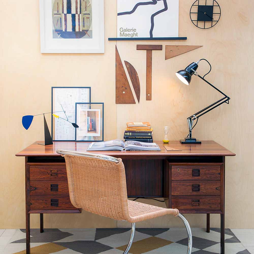 original-1227-desk-lamp-jet-black_4924.LS.SQ.W.S1.UK.16